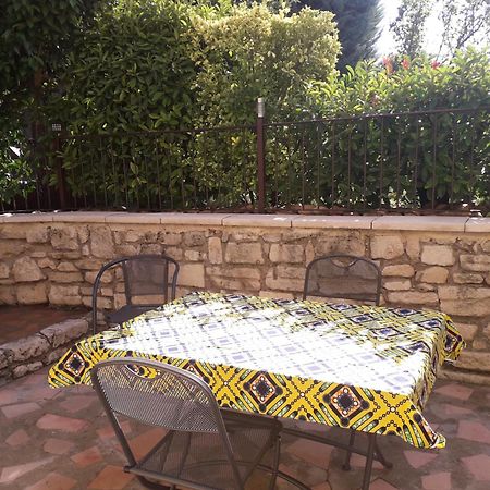 Agreable Studio Pres De St Remy De Provence Eyragues 外观 照片